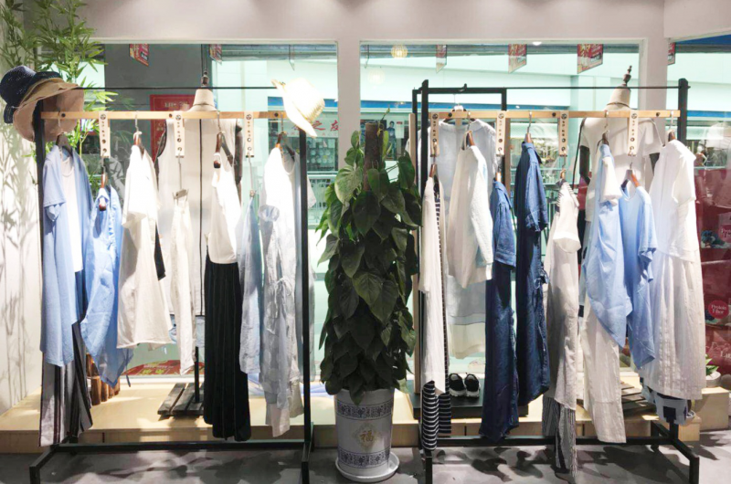 商場(chǎng)實(shí)體店鋪展示